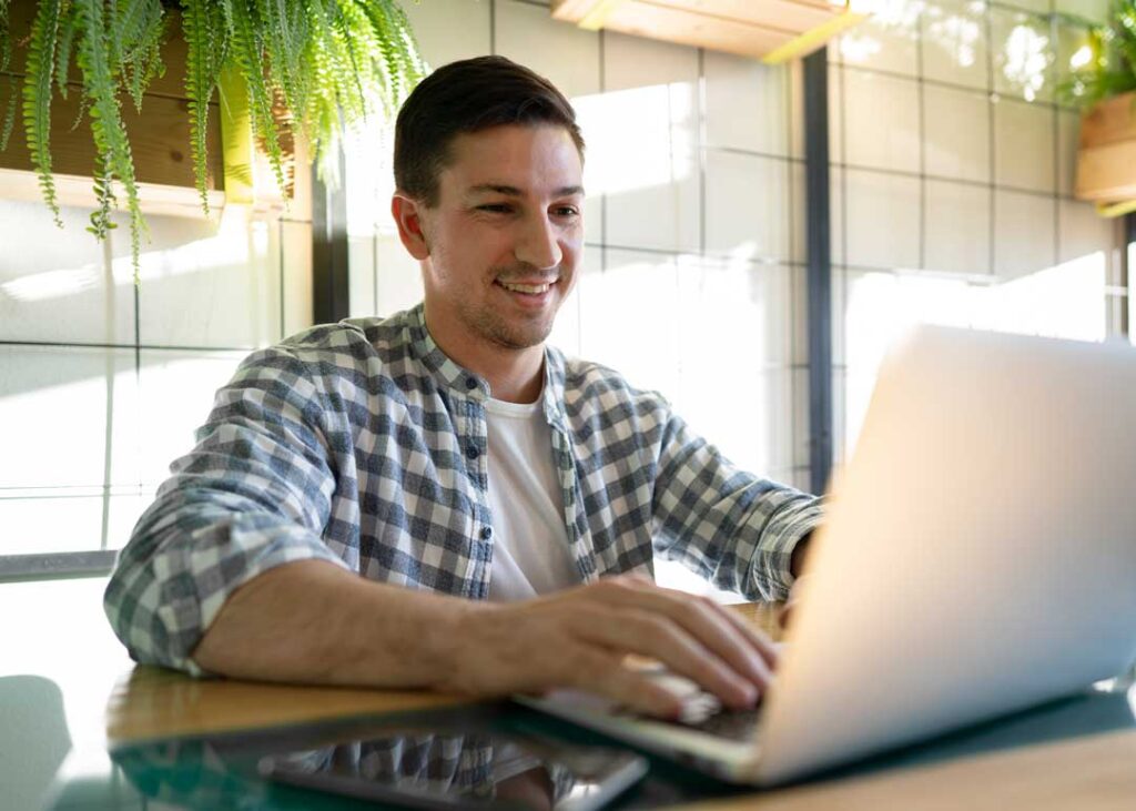 young-entrepreneur-working-remotly